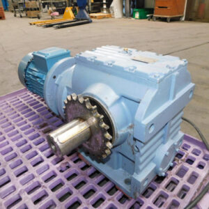 GUOMAO GS87-Y3-4P-180-M1-B-ZPIEC Ángulo Recto Helicoidal WORM Engranaje Reductor 180 Relación